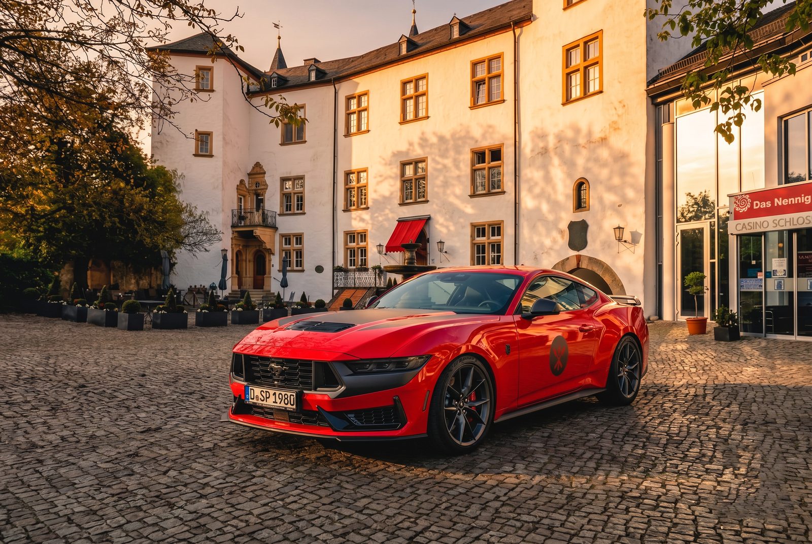 Big Red vor Schloss Berg / Victor's Fine Dining by Christian Bau